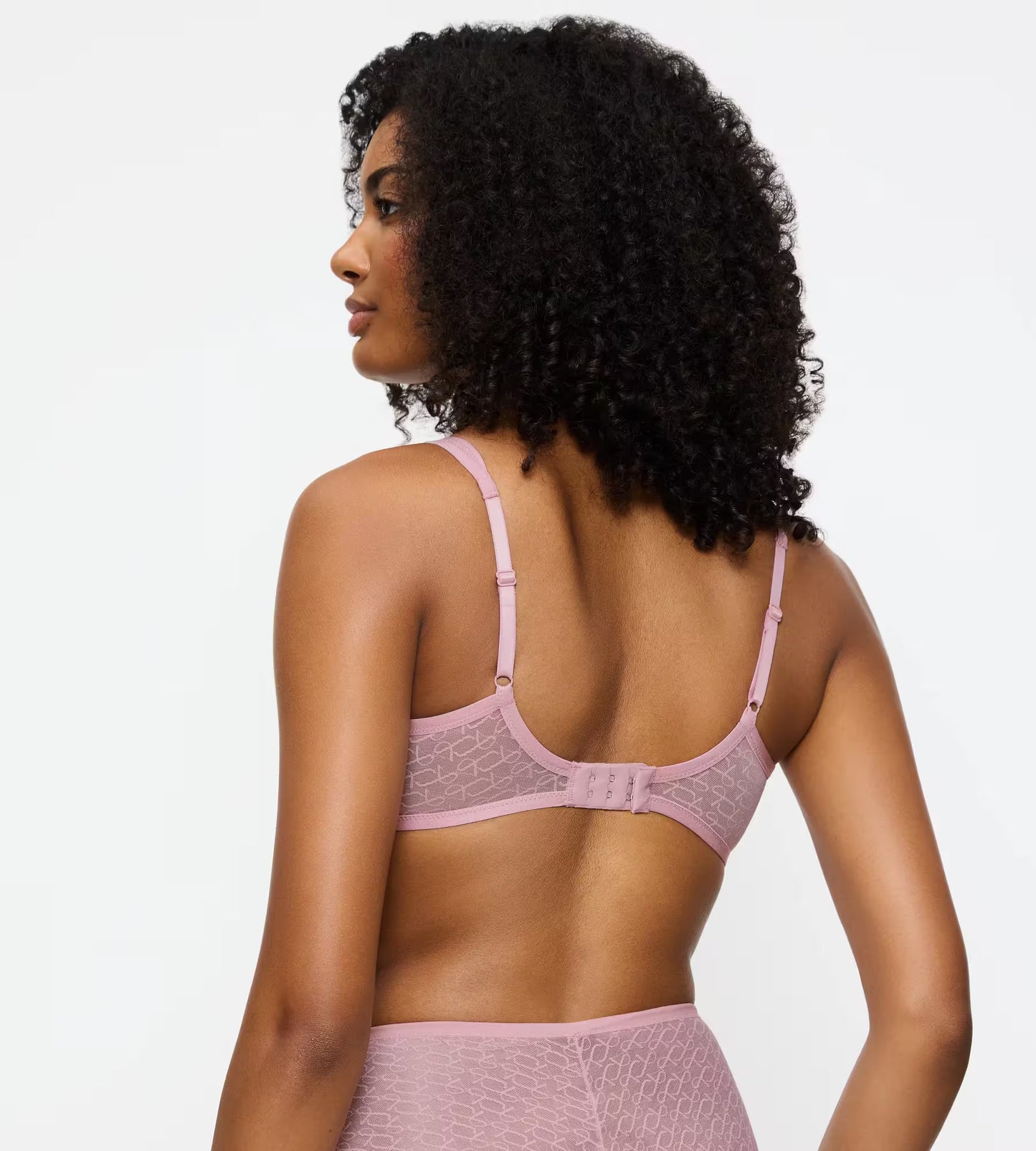 Triumph Signature Sheer W01