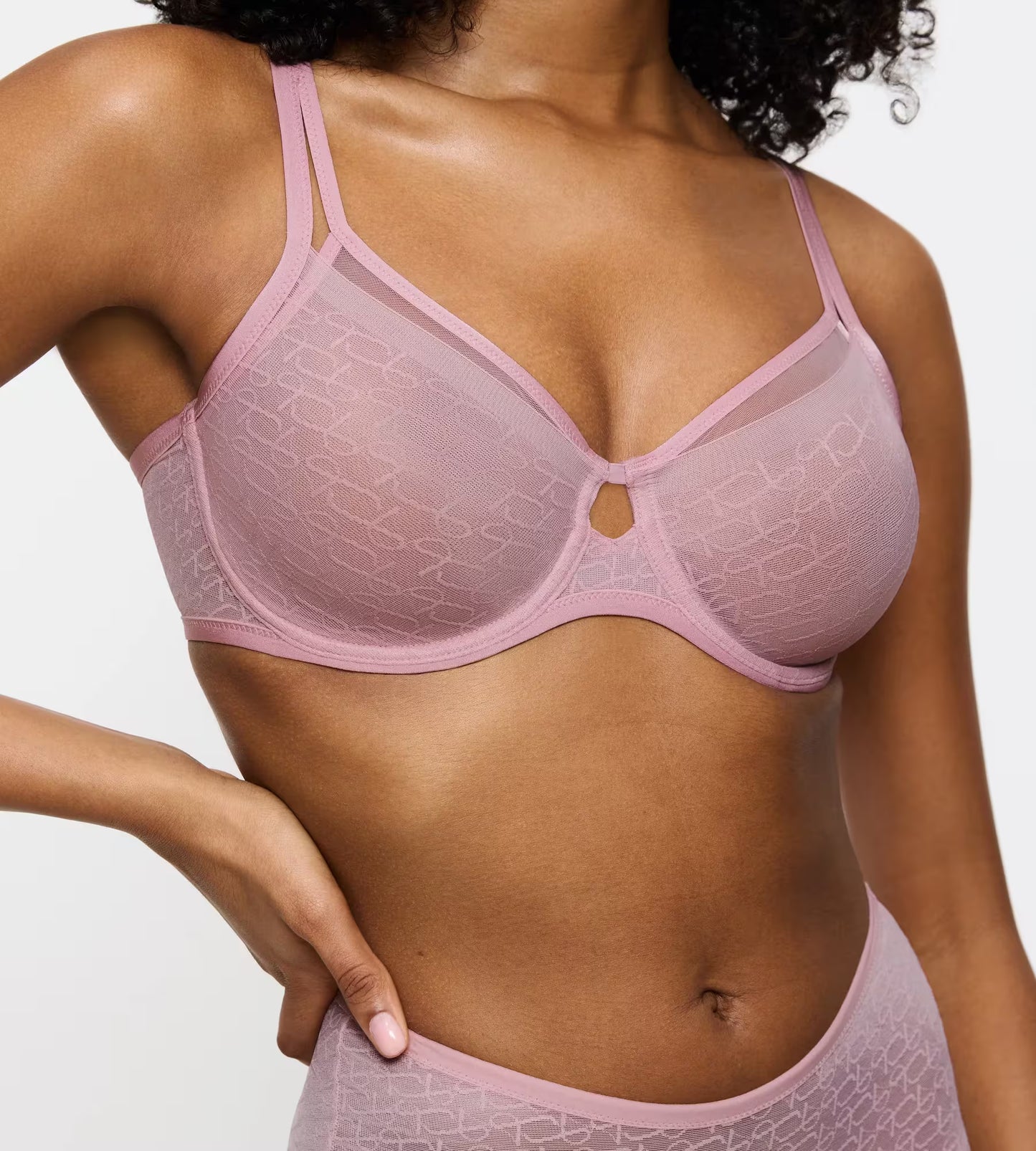 Triumph Signature Sheer W01