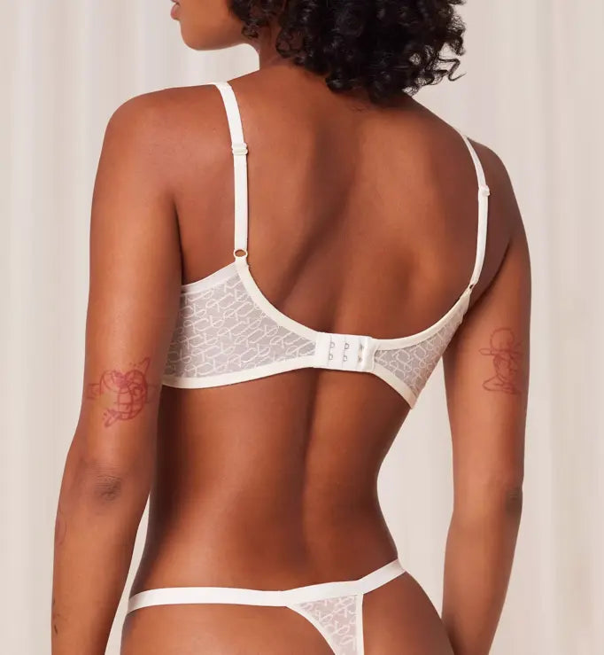 Triumph Signature Sheer P