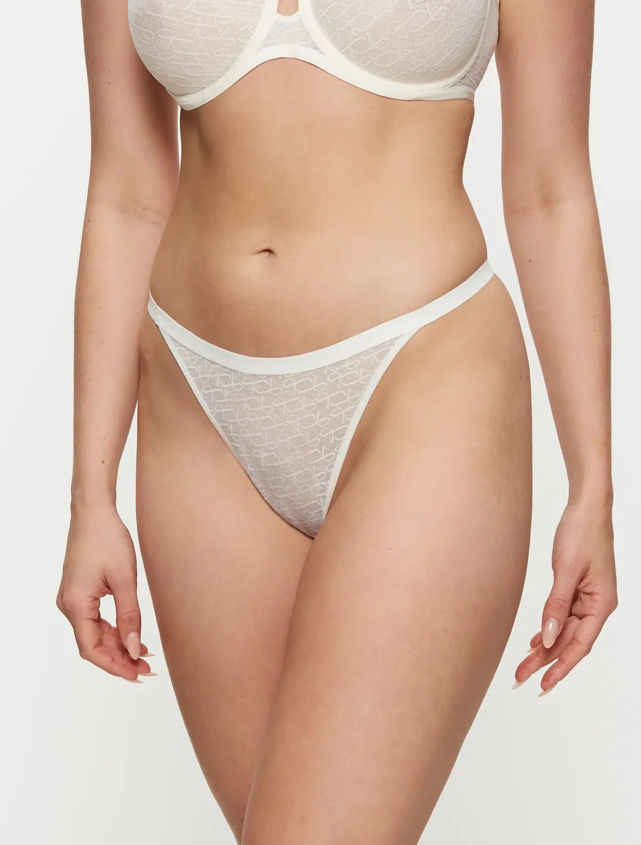 Triumph Signature Sheer String