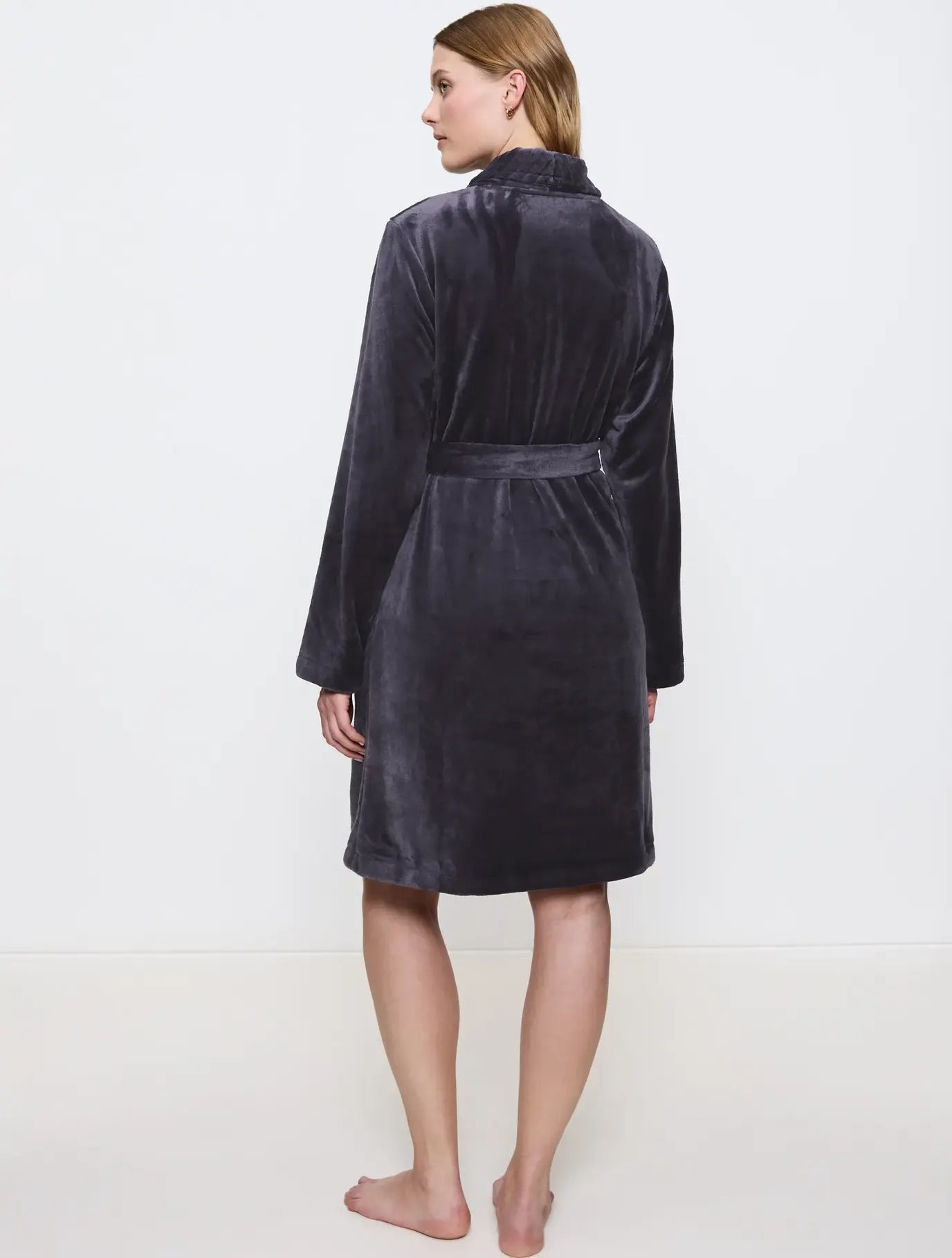 Triumph Robes Flace Robe 01