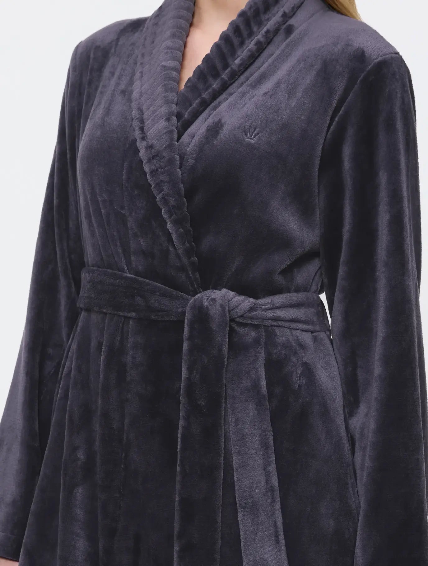 Triumph Robes Flace Robe 01