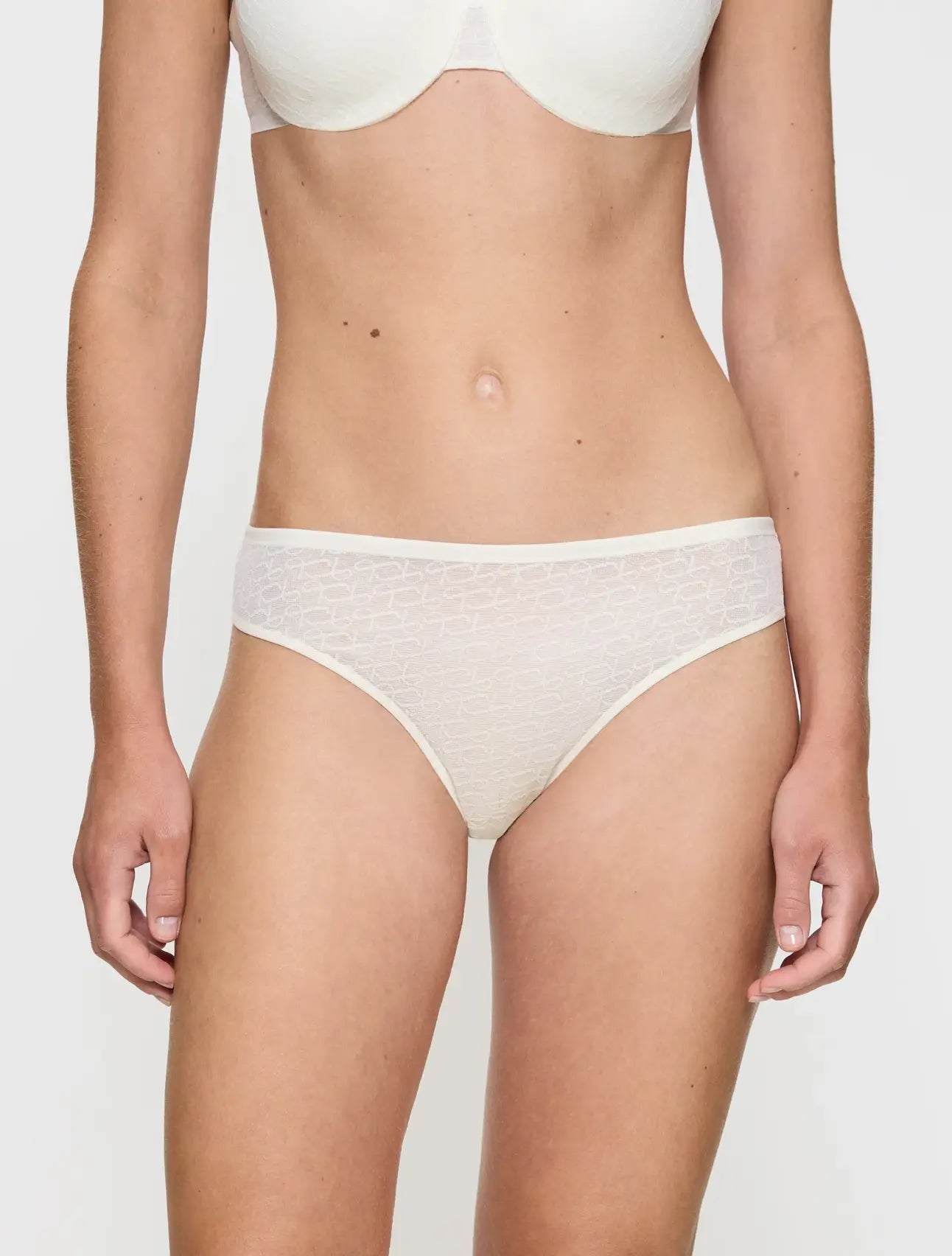 Triumph Signature Sheer Tai