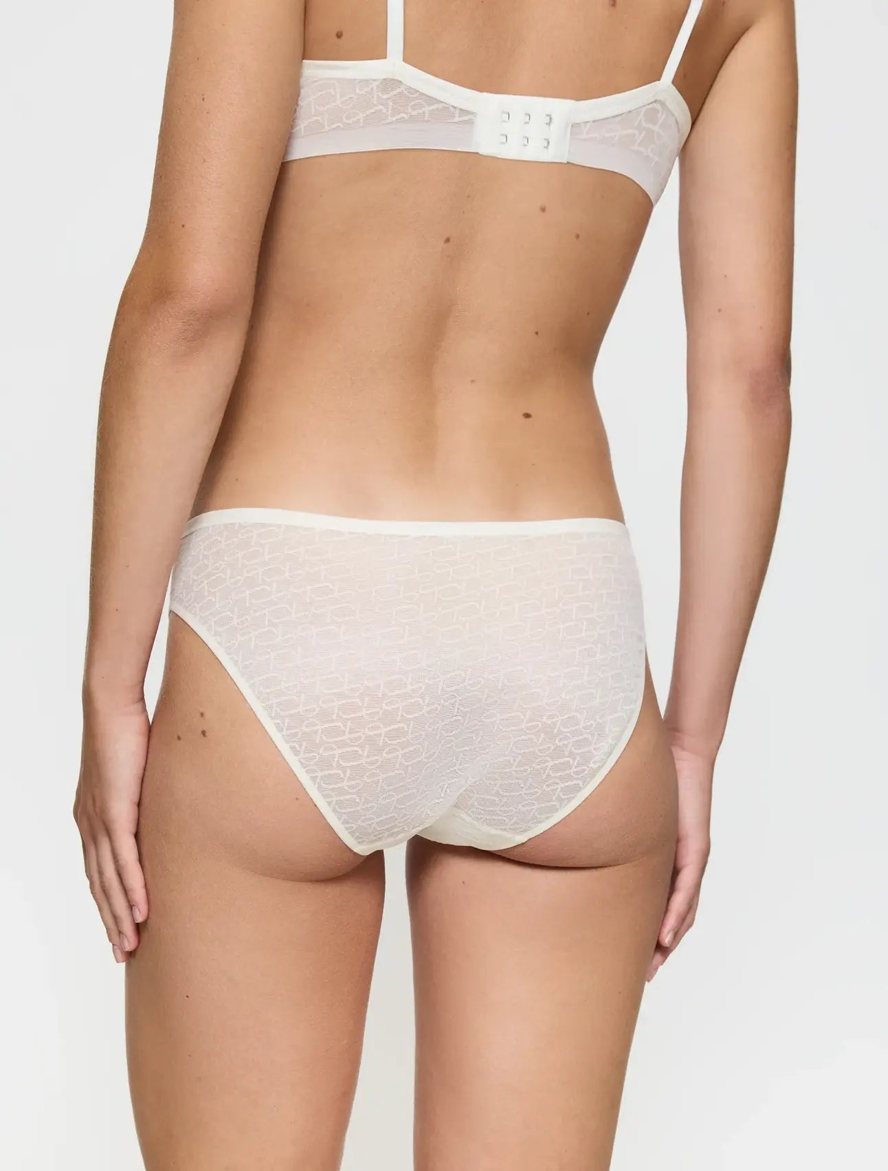 Triumph Signature Sheer Tai