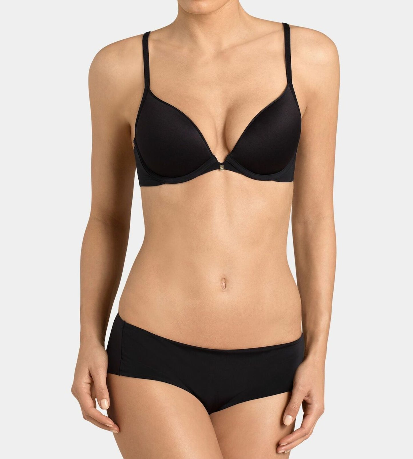 Triumph Body Make-Up Essentials WHU