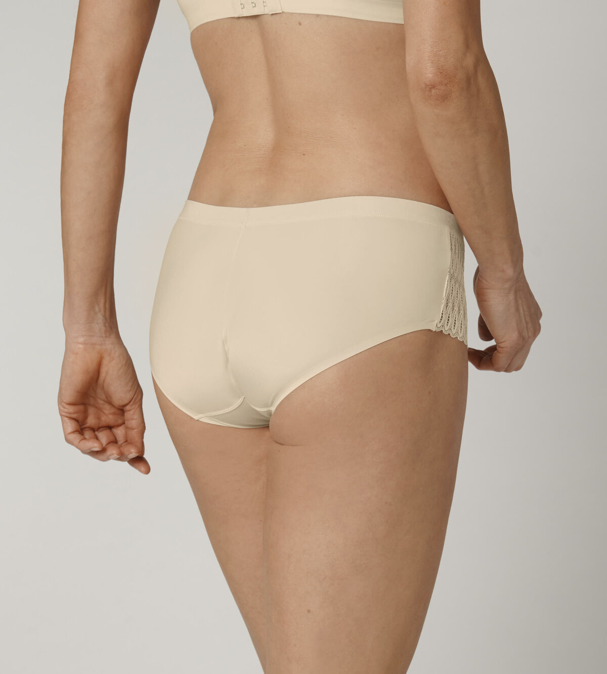 Triumph Aura Spotlight Maxi