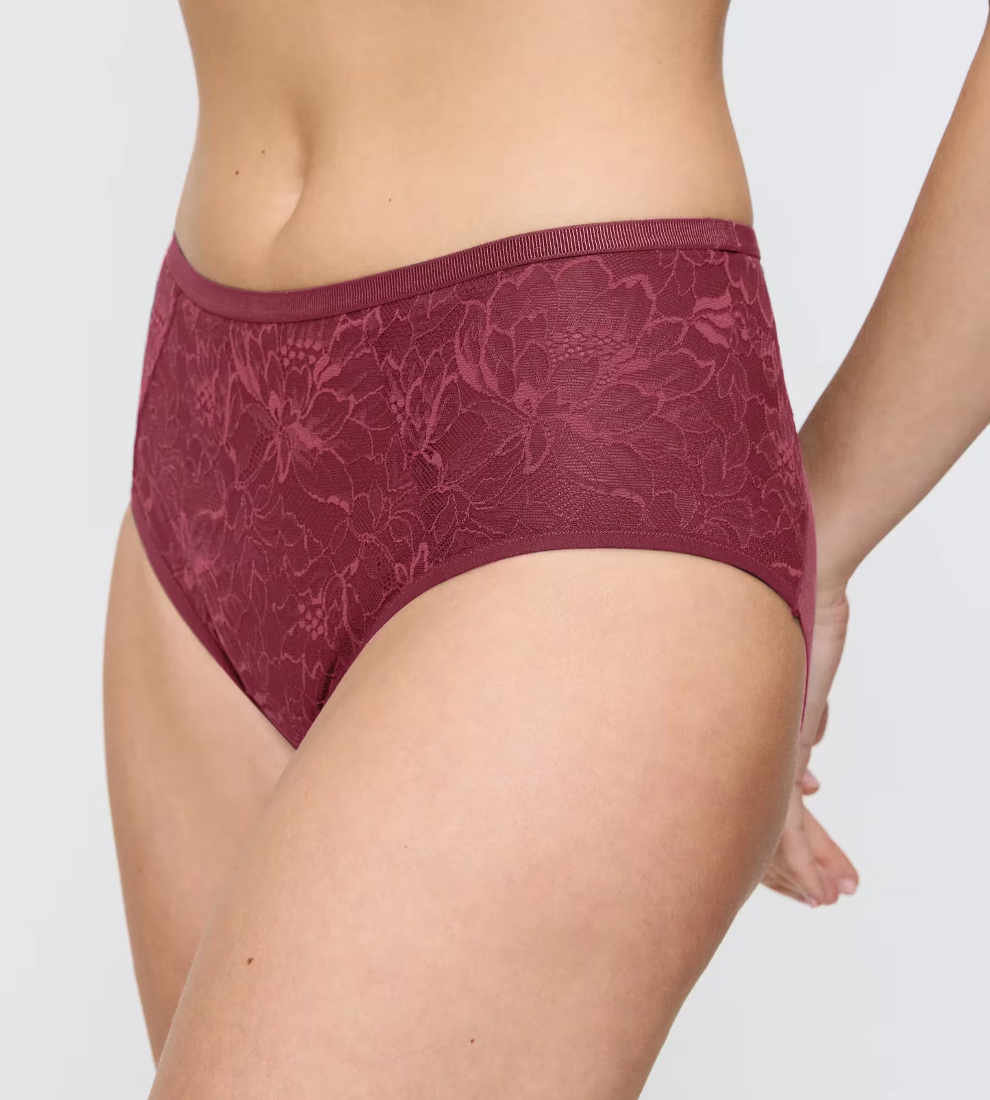 Triumph Amourette Charm T Maxi02