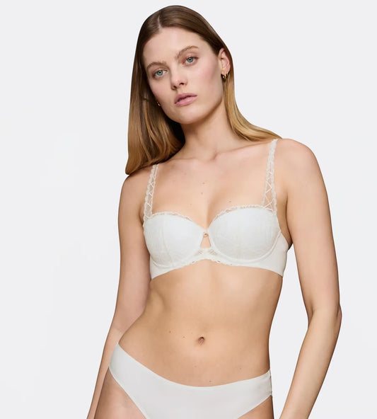 Triumph Body Make-Up Illusion Lace Dirndl