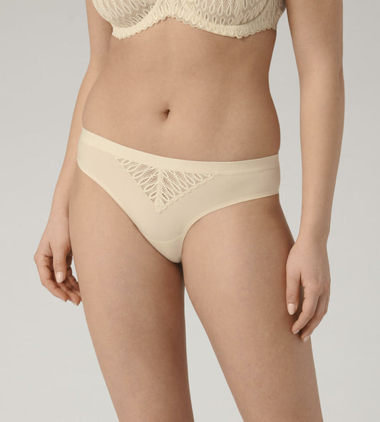 Triumph Aura Spotlight Brazilian